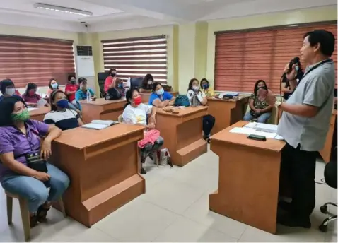  ?? (Chris Navarro) ?? FREE LAPTOPS, PRINTERS. San Simon Mayor Abundio Punsalan, Jr. announced on Thursday to Day Care Teachers and VAWC that he has approved their request for 48 laptops, 48 printers, 5 xerox machines and free internet access given to 14 elemtary schools, 14 VAWC, 14 Dau Care , 5 High Schools and one District Office.