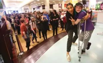  ?? VINCE TALOTTA/TORONTO STAR ?? Lilly Singh poses with fan Rowan Swatman, 12, at Singh’s weekend book signing at a Chapters store in Brampton.
