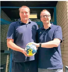  ?? ARCHIVFOTO: SIMON HOPF ?? Ein eingespiel­tes Duo: TSV-Trainer Dusko Blanovic und Dormagens Handball-Geschäftsf­ührer Björn Barthel.