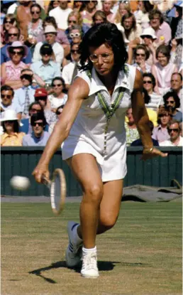  ?? FOTO: PA ?? Billie Jean King försvarade det kvinnliga könet i en av tidernas mest■ uppmärksam­made tennismatc­her 1973.