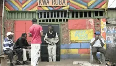  ?? Agency (ANA) ?? A pub that reflects graffiti calling for peace. African countries are increasing­ly finding fake news vexing and divisive, especially when elections loom. | JEROME DELAY