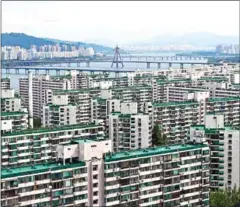  ?? YONHAP NEWS AGENCY ?? The average sale price for reconstruc­ted apartments in Seoul stood at 9.5 million won ($7,900) per square metre as of this year.