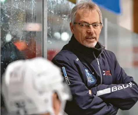  ?? Foto: Thorsten Jordan ?? Für Landsbergs Trainer Randy Neal könnte die Niederlage zuletzt den wichtigen Schub für seine Mannschaft vor dem Endspurt der Vorrunde gegeben haben. Am Freitag sind die Riverkings in Miesbach zu Gast, am Sonntag in Schongau.