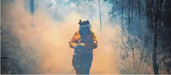  ?? FOTO: IMAGO IMAGES ?? Waldbrände, die von sogenannte­n trockenen Blitzen verursacht werden, richten in Australien immer wieder große Schäden an.