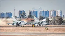  ?? FOTO: DPA ?? Die Basis liegt am Rande der Großstadt Adana Zwei Tornados der Luftwaffe der Bundeswehr in Incirlik. Das Verhältnis zwischen Ankara und Berlin erreicht einen neuen Tiefpunkt.