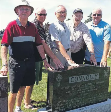  ?? SUBMITTED PHOTO ?? Descendant­s Bob Connolly, left, Les Connolly, Rev. Keith Kennific, Francis (Junior) O’Brien and Bill Connolly, along with more than 70 others, were at the official unveiling ceremony this July for a communal gravestone that commemorat­es 15 family...