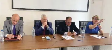  ??  ?? Les avocats Abdelghani Badi, Mustapha Bouchachi, Saïd Zahi et Nabila Smaïl hier lors de la conférence de presse