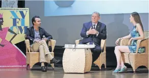  ??  ?? Al Gore halló en el cine un medio para manifestar la necesidad de revertir el daño hecho al planeta.