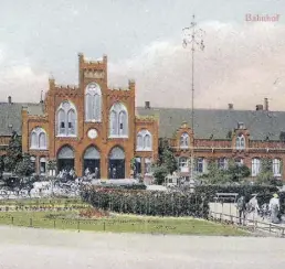  ?? BILD: Sammlung Helmuth Meinken ?? Stand bis 1911: Der erste Centralbah­nhof gefiel nicht. Die Gleise lagen zu tief in dem Überschwem­mungsgebie­t. Sie wurden beim Neubau des Bahnhofs von 1911 bis 1915 mehr als drei Meter höher gelegt.