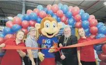  ??  ?? Big Sky staff Lynn Downey, Georgina Turnell and Jasmine Hopkins with Mayor of Peterborou­gh Coun. John Fox.