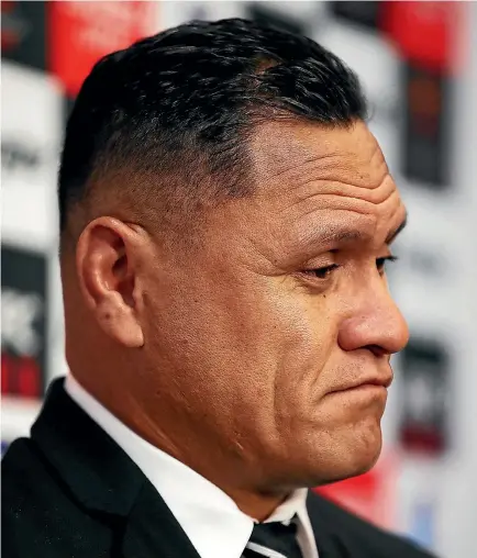  ?? PHOTO: GETTY IMAGES ?? David Kidwell cuts a thoughtful figure as the under-siege Kiwis coach answers media questions after the shock World Cup loss to Fiji.