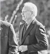  ??  ?? Former Arizona Gov. Fife Symington walks into ASU Gammage to pay his respects at Basha’s service. A total of 1,550 people attended.