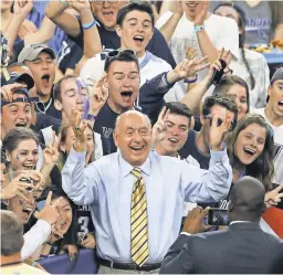  ?? TROY TAORMINA, USA TODAY SPORTS ?? Dick Vitale with fans at the 2016 Final Four.