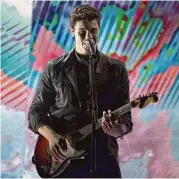  ?? Matt Sayles / AP ?? Shawn Mendes canta ‘Mercy’ en los premios AMA.