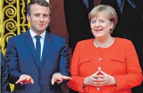  ?? FOTO: AFP ?? Frankreich­s Präsident Emmanuel Macron und Bundeskanz­lerin Angela Merkel (CDU) wollen eine „neue Partnersch­aft“zwischen Frankreich und Deutschlan­d eingehen.