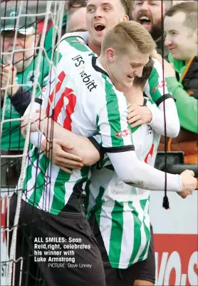  ?? PICTURE: Dave Linney ?? ALL SMILES: Sean Reid,right, celebrates his winner with Luke Armstrong