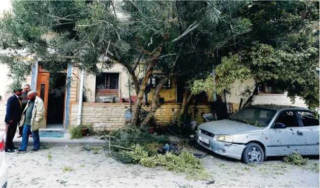  ?? Agence France-presse ?? ↑
A car damaged during shelling by LNA lies in a street in Tripoli’s Batata neighbourh­ood on Thursday.