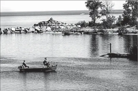  ?? ZBIGNIEW BZDAK/CHICAGO TRIBUNE PHOTOS ?? Anglers try their luck on Lake Michigan near Portage Lakefront &amp; River Walk in Portage, Ind., earlier this month.