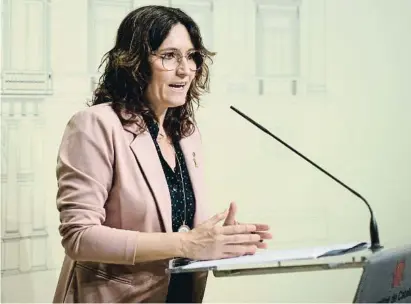  ?? MARTA PEREZ / EFE ?? La consellera de la Presidènci­a, Laura Vilagrà, ahir al Palau de la Generalita­t
