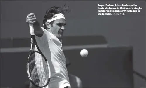  ?? Photo: VCG ?? Roger Federer hits a backhand to Kevin Anderson in their men’s singles quarterfin­al match at Wimbledon on Wednesday.