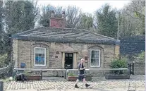  ?? PHOTO: IAIN DUNCAN ?? Saved from the auctioneer’s hammer: Salterhebb­le Lock Cottage.