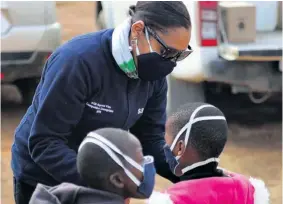  ??  ?? Sappi facilitate­d the production and distributi­on of fabric face masks among neighbouri­ng schools