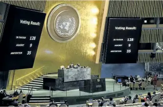  ?? MANUEL ELIAS/UNITED NATIONS/THE ASSOCIATED PRESS ?? The results of Thursday’s UN vote on U.S. President Donald Trump’s recognitio­n of Jerusalem as the capital of Israel are seen. Canada was one of 35 countries to abstain from voting.