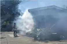  ?? FILE PHOTO ?? THE BACOLOD City Health Office intensifie­s spraying and fogging in various barangays including the schools to curb the increasing number of dengue infections▪