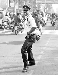  ??  ?? Singh ‘moonwalkin­g’ at an intersecti­on in Indore. — AFP photo