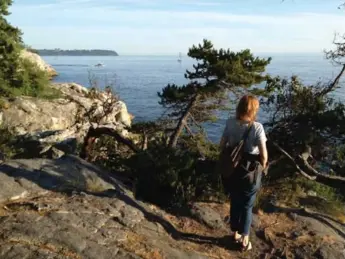  ?? KRISTIN JACKSON/SEATTLE TIMES ?? Lighthouse Park in West Vancouver offers forest trails, seaside bluffs and sweeping vistas.