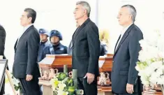  ??  ?? El gobernador Antonio Gali Fayad presidió la ceremonia solemne. Aseguró que los agentes caídos en cumplimien­to del deber son un “ejemplo de compromiso”.