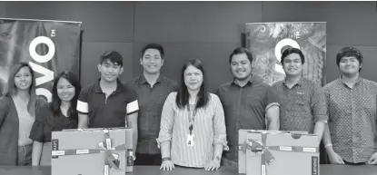  ??  ?? VISIONARY. Anna Abola (center), Marketing Communicat­ions manager of Lenovo Philippine­s, with the UP Grains officers.
