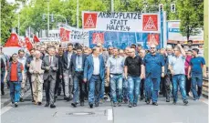  ?? FOTO: OLAF ZIEGL ?? Einen Protestzug durch den Norden Gelsenkirc­hens hatte es Mitte Mai gegeben: Nach Monaten intensiver Prüfung hat sich ZF nun für den Erhalt des Standorts entschiede­n.