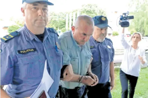  ??  ?? Nebojša Marinković tražio je mjesto gdje će napuniti mobitel kada su ga policajci uhvatili
