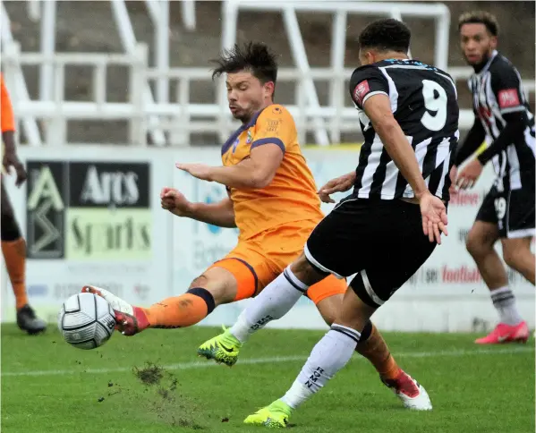  ?? PICTURE: Simon Howe ?? Donovan Wilson, pictured shooting against Havant & Waterloovi­lle in the FA Cup, has joined current National League leaders Sutton United on loan