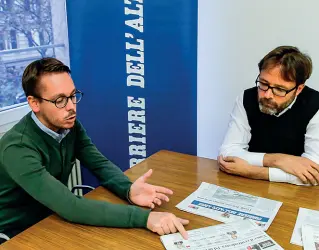  ?? (Foto Klotz/Rensi) ?? Rush finale Uwe Staffler (a destra) e Alessandro Huber durante il confronto al Corriere dell’Alto Adige I contendent­i sono ormai al rush finale Domenica, infatti, si eleggerà il nuovo segretario del Pd