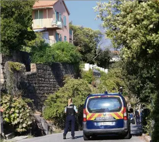  ?? (Photos Sébastien Botella) ?? Une présence en permanence en bas de la maison.