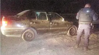  ?? / CORTESÍA ?? Este vehículo que estaba abandonado en la carretera 57 fue recuperado por elementos de Policía Estatal