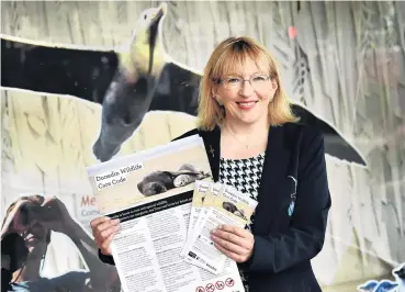  ?? PHOTO: PETER MCINTOSH ?? Leave only footprints . . . Dunedin Host Sustainabi­lity Group chairwoman Sophie Barker shows off the new Dunedin Wildlife Care Code.