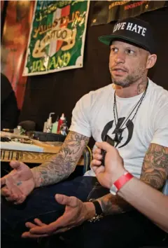  ?? FOTO: HENNING HJORTH ?? Tattoodo.com er startet af tatovøren Ami James, der her ses på Copenhagen Ink Festival.