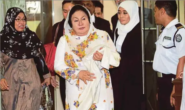  ?? PIC BY MOHD YUSNI ARIFFIN ?? Former prime minister Datuk Seri Najib Razak’s wife, Datin Seri Rosmah Mansor, arriving at the Courts Complex in Kuala Lumpur yesterday.