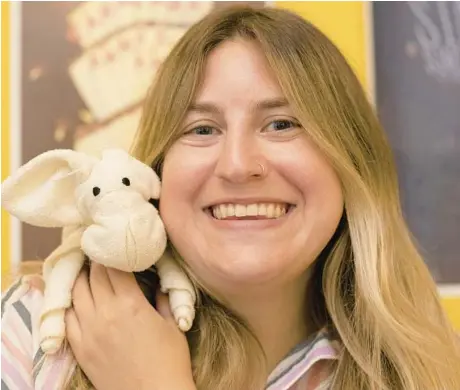  ?? JOSE F. MORENO/PHILADELPH­IA INQUIRER ?? Amanda Schwarz, 27, holds her favorite stuffed animal, a pig named Paul.