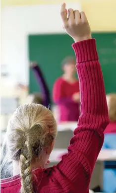  ?? Foto: Friso Gentsch, dpa ?? Aufgemerkt! Im reformiert­en Bildungssy­stem erwarten Schüler viele Neuerungen – und zwar an allen Schulen.