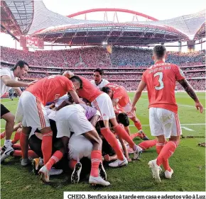  ??  ?? CHEIO. Benfica joga à tarde em casa e adeptos vão à Luz