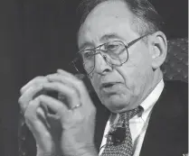  ?? PAUL SAKUMA/THE ASSOCIATED PRESS/FILES ?? Alvin Toffler, pictured in 1998, was one of the world’s most famous “futurists,” predicting many of the disruption­s and transforma­tions the digital age would bring.
