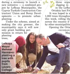  ??  ?? Lefkoşa Mayor Mehmet Harmancı planting a tree with pupils from Levent College