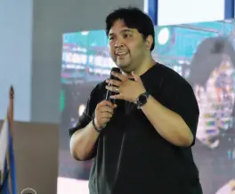  ??  ?? CONTENT creator Carlo Ople, who’s also PLDT/Smart’s VP for digital strategy and consumer disruptive business