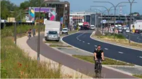  ?? FOTO JORIS HERREGODS ?? De Noordersin­gel kan in beide richtingen opnieuw gebruikt worden. Net op tijd voor de start van de Sinksenfoo­r.