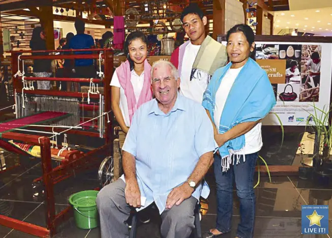  ??  ?? Negros Nine Human Developmen­t Foundation’s Fr. Brian Gore with weavers Bernalyn, Jonathan and Danila at the My City, My SM, My Crafts event at SM City Bacolod. Through its Abaca Weaving Project, the foundation which is run by the Columban Fathers,...