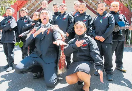  ?? Photos / Tania Whyte ?? New Far North Mayor Moko Tepania with pupils from Te Kura o Te Kao at the formal po¯ whiri for the new council at Waitangi last Wednesday.